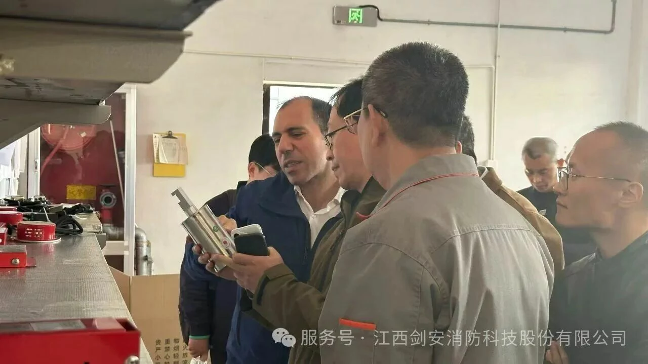 国外专家观摩剑安风电灭火设备